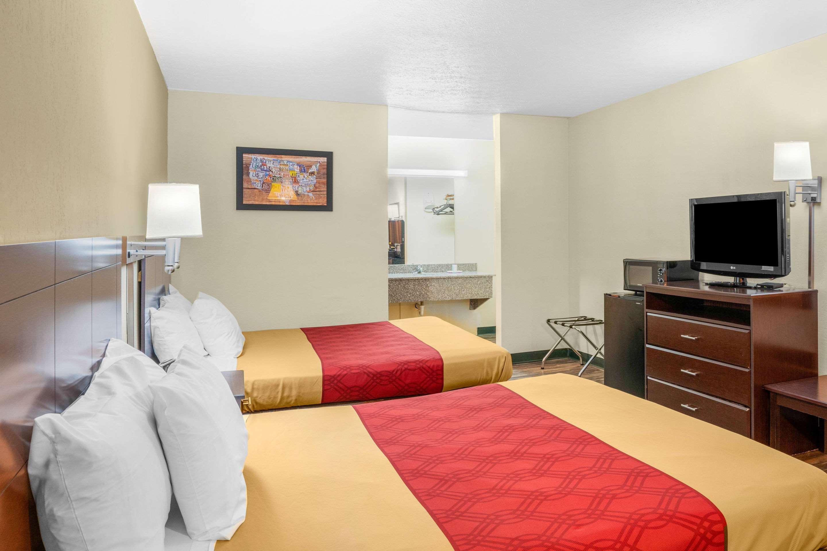 Econo Lodge Near Missouri University Of Science And Technology رولا المظهر الخارجي الصورة