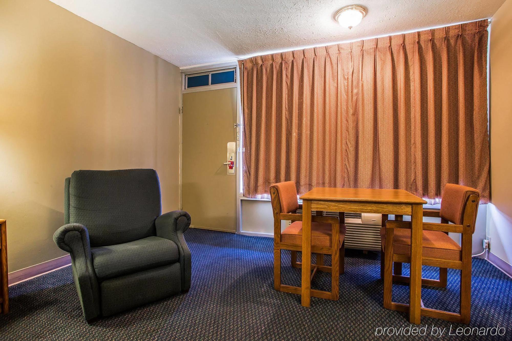 Econo Lodge Near Missouri University Of Science And Technology رولا المظهر الخارجي الصورة