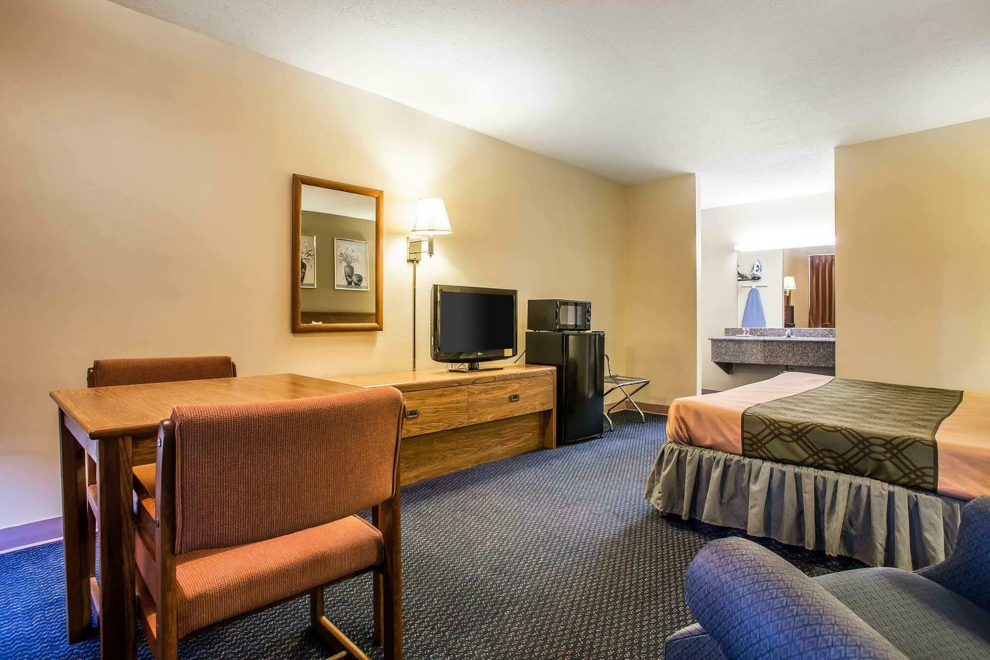 Econo Lodge Near Missouri University Of Science And Technology رولا المظهر الخارجي الصورة