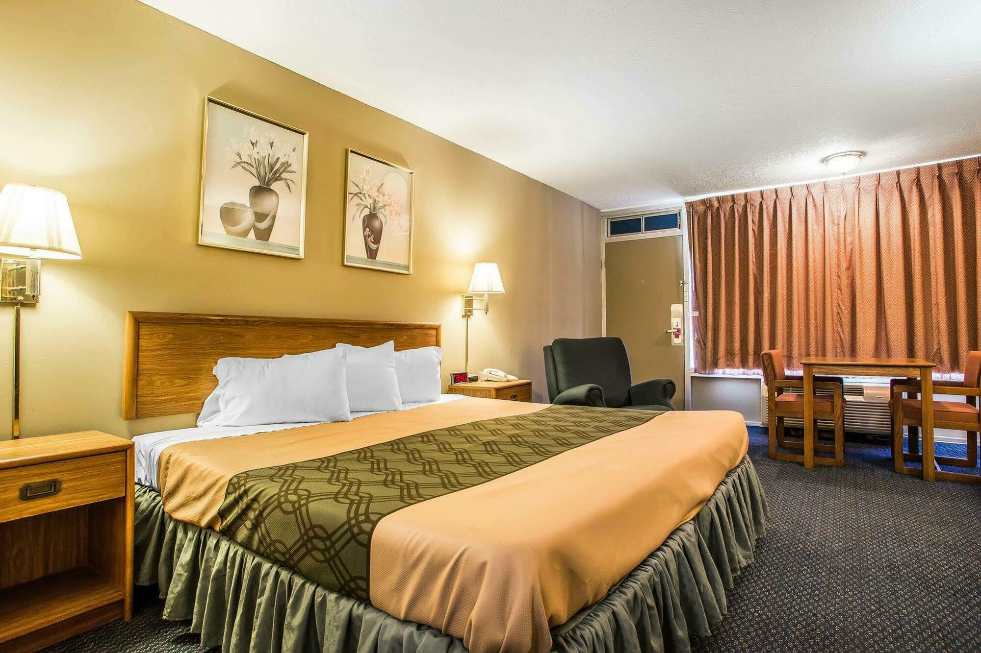 Econo Lodge Near Missouri University Of Science And Technology رولا المظهر الخارجي الصورة